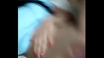 Mulatinha masturbando na cama   amiga del whatsapp me dedica un video