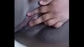Mauritian lady rubbing clit leaked video