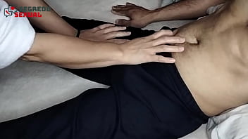 Dona de casa a massagear o penis do marido pela primeira vez a jorrar porra