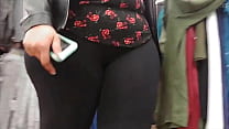 THICK ASS LATINA IN TIGHT PANTS